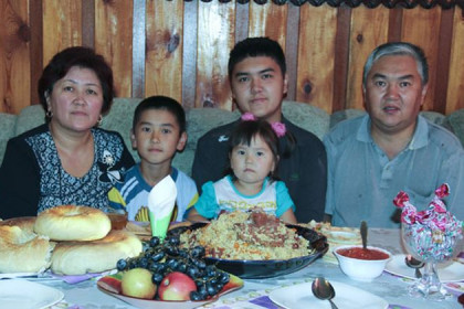 Врачи из Киргизии создали родовое гнездо в Кыштовском районе