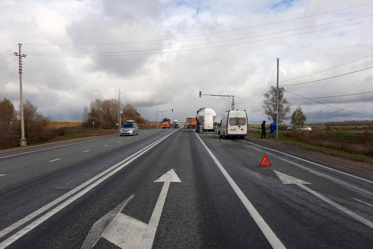 Фельдшер и ребенок пострадали в ДТП со скорой под Новосибирском