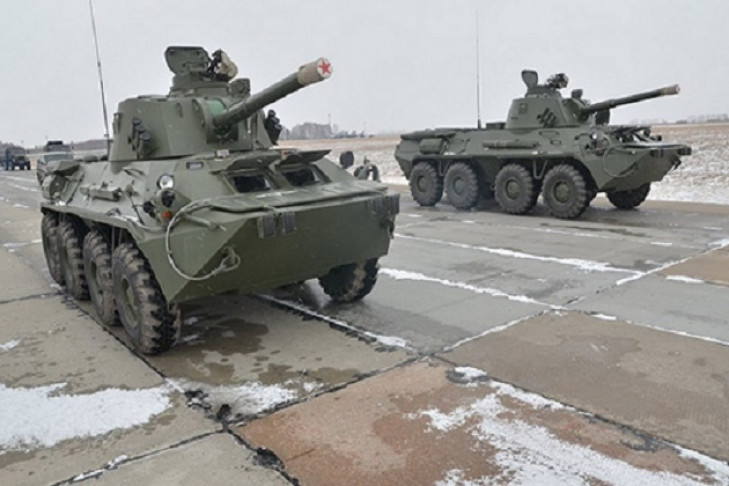 Колонны военной техники маршем движутся к Новосибирску   