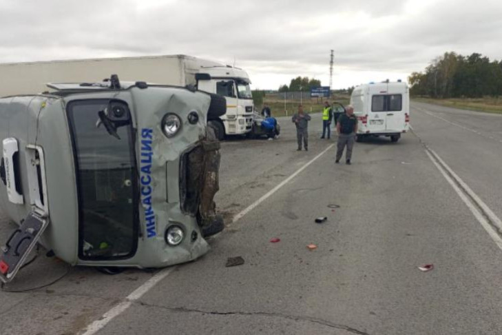 Женщина погибла в ДТП с машиной инкассаторов и КамАЗом в Чановском районе