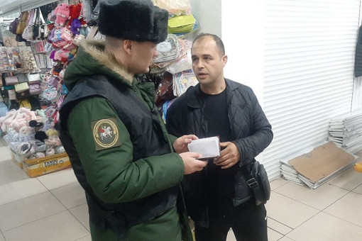 В Новосибирске силовики провели облаву на мигрантов в скандальном ТЦ «Восток»