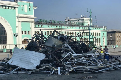 Ларьки с шаурмой и беляшами снесли с площади Гарина-Михайловского в Новосибирске