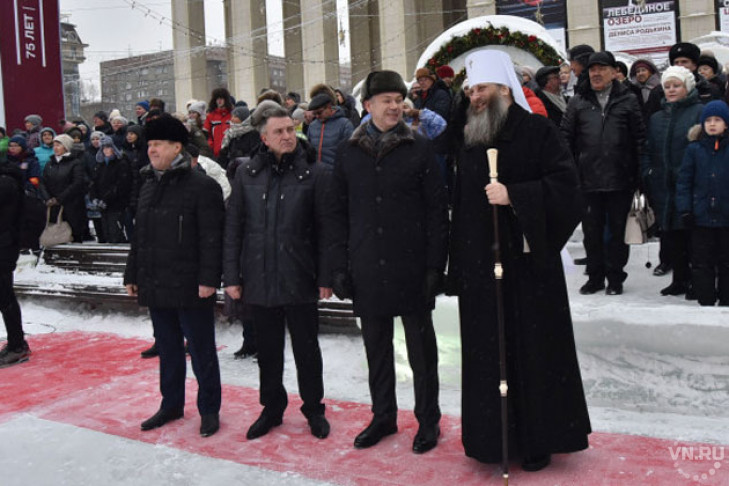 С Рождеством поздравил новосибирцев губернатор Андрей Травников