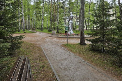 Сорванные таблички в Сквере Победы Академгородка восстановит мэрия Новосибирска