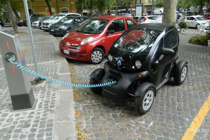 Пункты зарядки электромобилей разместят на АЗС и парковках 