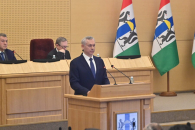 Депутаты Заксобрания единогласно утвердили отчёт Андрея Травникова