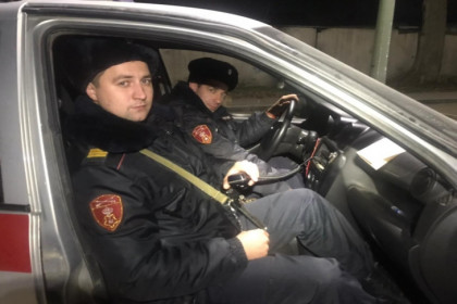 Жительницу Новосибирска доставили с мигалками в роддом сотрудники Росгвардии
