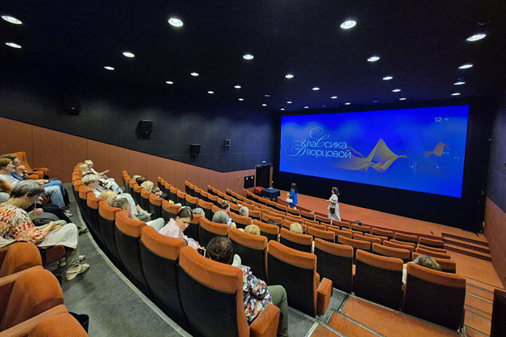 Сибиряки больше суток смотрели «Классику на Дворцовой» на большом экране