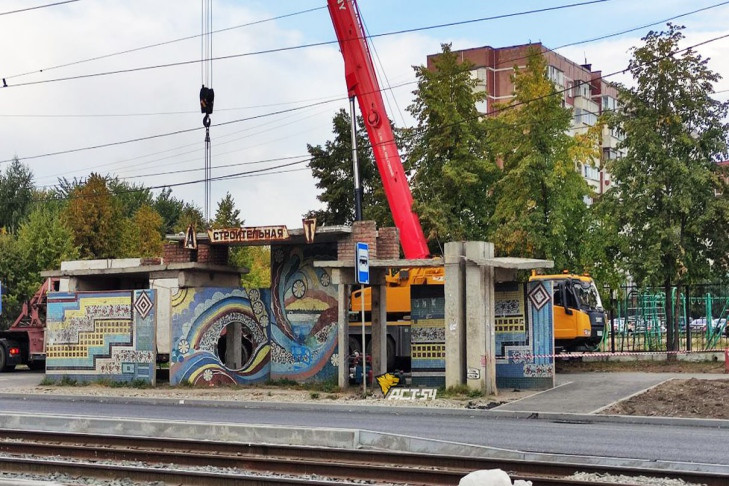 Остановку с советской мозаикой сносят на улице Мира в Новосибирске