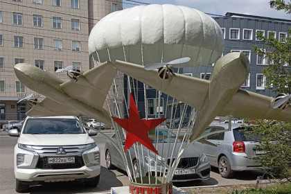 Необычный арт-объект появился у военкомата в Новосибирске