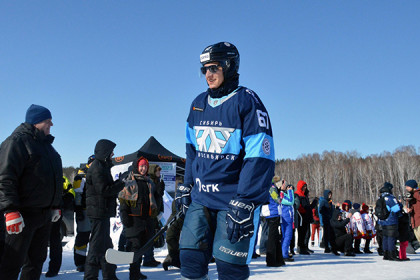 Хоккейная «Сибирь» сохранила в составе трех игроков