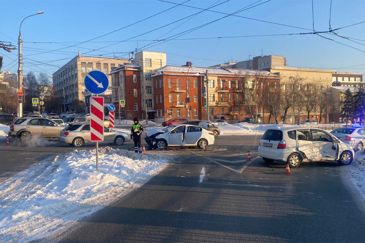 На Красном проспекте в Новосибирске в ДТП пострадал 12-летний мальчик