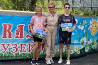 Юным спортсменам Искитима чемпионы России рассказали о полётах и боксе