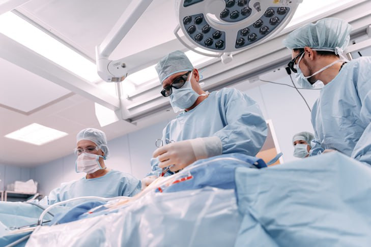 Новосибирские врачи спасли старушку с гигантской опухолью в печени