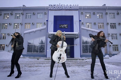 Песню Rammstein сыграли скрипачки среди станков «ТЯЖМАШа»