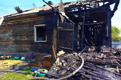 Житель поселка Чаны кинулся в горящий дом за попавшими в беду соседями