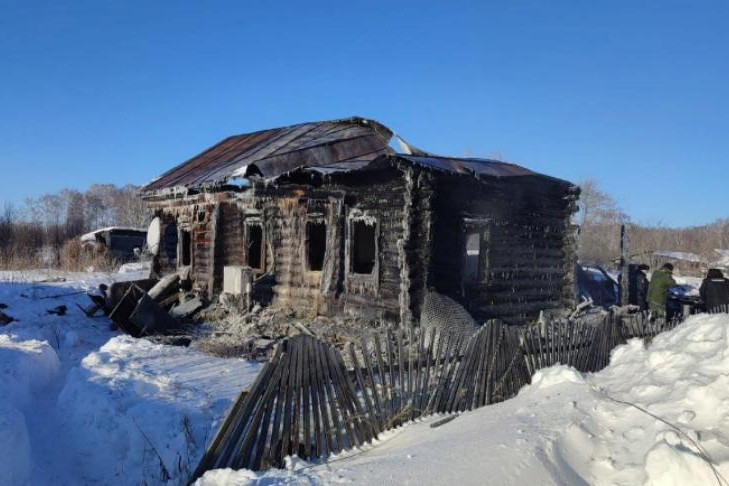 Мать с двумя детьми погибла на пожаре под Новосибирском