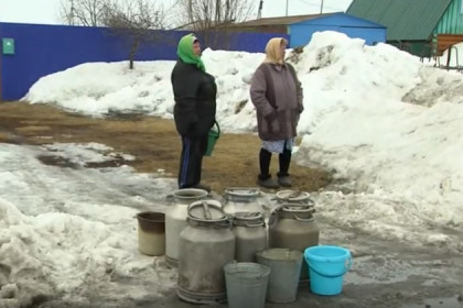 Без воды остались жители Малого Оеша на несколько дней