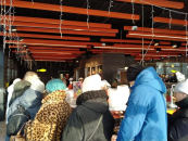 Жители Новосибирска в рыбных магазинах часами стоят в очередях за селёдкой