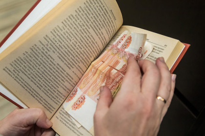 Злостный алиментщик попался полиции на смене паспорта под Новосибирском