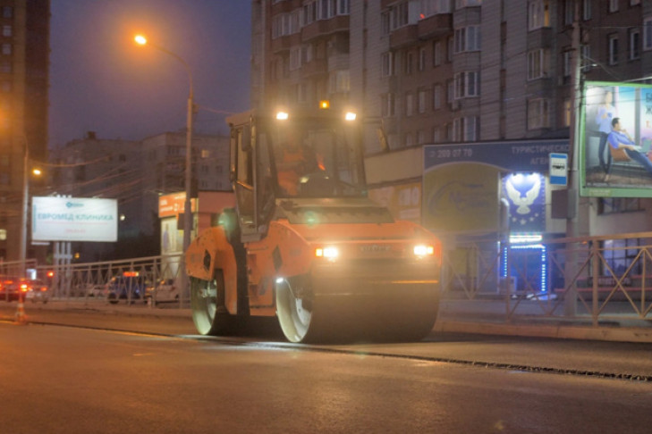 Новосибирскую улицу имени автора «Вия» ремонтируют по ночам