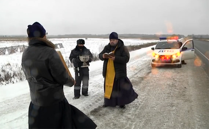 Крестом и молитвой против ДТП: федеральную трассу освятили в Барабинском районе