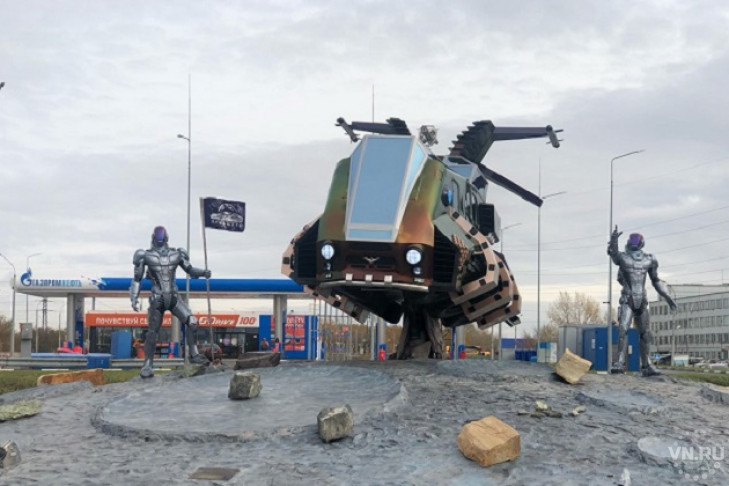Лунный УАЗ: межгалактический звездолет приземлился на въезде в Новосибирск