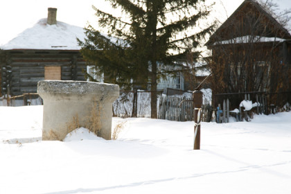Снег для скотины и туалета топят жители Черепановского района