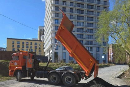 Угрозу подтопления устранили на улице Александра Кончина в Новосибирске