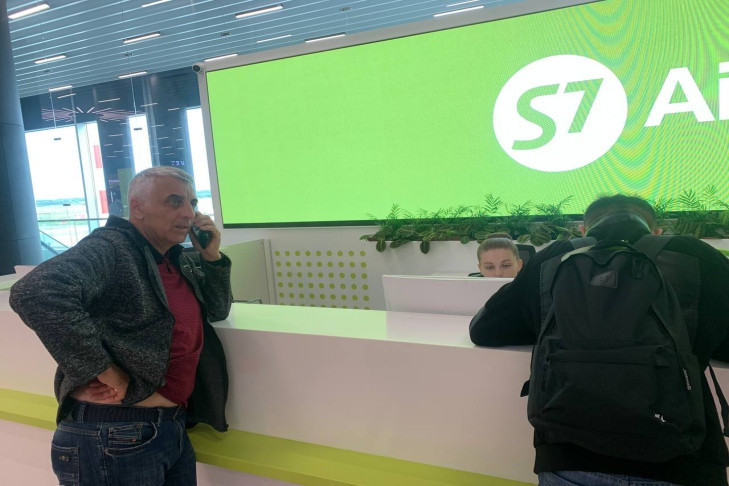 Пассажиры S7 застряли в Толмачево на 7 часов из-за нехватки мест в самолете