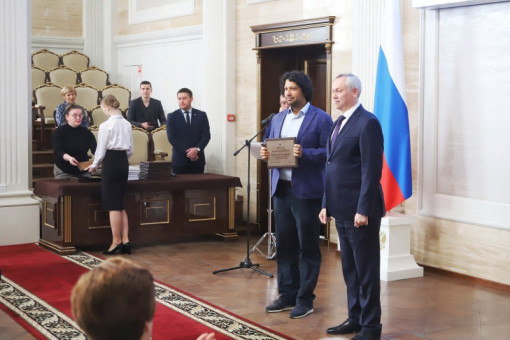 Андрей Травников наградил за выдающиеся открытия молодых ученых из Новосибирска