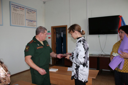 Орден Мужества вручили дочери погибшего бойца на СВО из Новосибирска