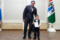 Одаренным детям с инвалидностью вручили именные стипендии губернатора Травникова