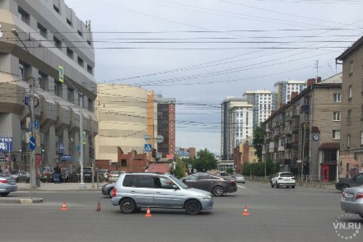 Сбил женщину водитель Mazda на пешеходном переходе в Новосибирске