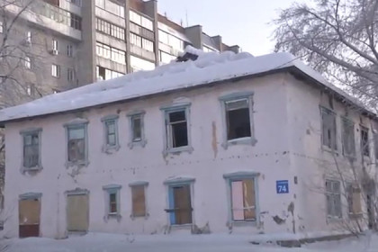 Погорельцы из Новосибирска ждут обрушения потолка