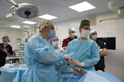 Зеленый краситель помог спасти девушку с пороком легкого в Новосибирске