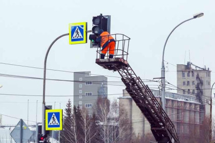 Дюжину новых светофоров и 1033 дорожных знака установят в Новосибирске