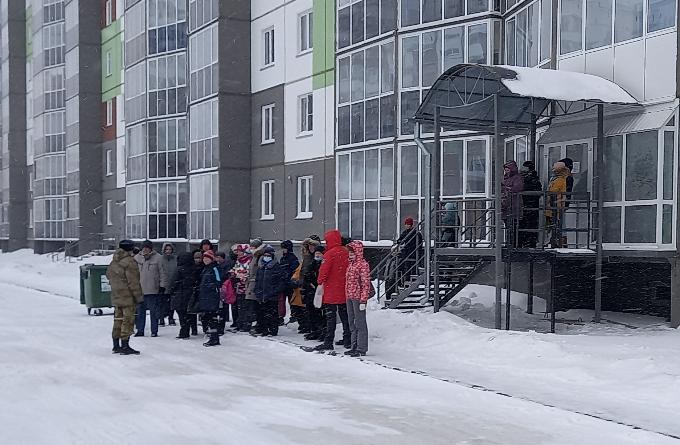 В очередь за солдатской кашей встали жители «Чистой Слободы» 