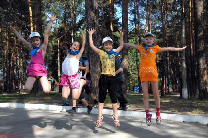 Детей из Донбасса разместят на лето в лагерях «Тимуровец» и «Березка»