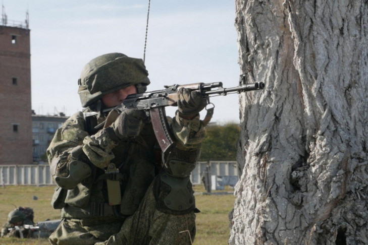 Военные под прикрытием БТР отразили атаку диверсантов в Новосибирской области