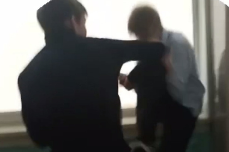 Избиение подростка в Новосибирске проверят в СКР по поручению Бастрыкина