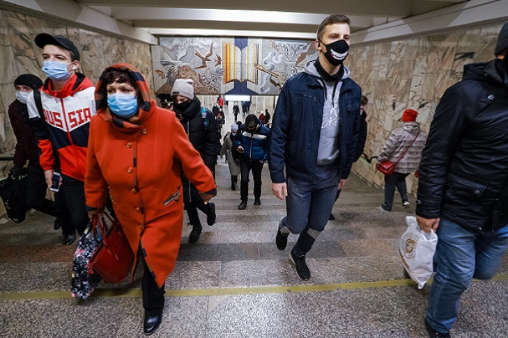 «Безмасочников» стало в 5 раз меньше в метро Новосибирска