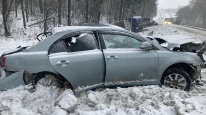 Выжили чудом: двоих детей госпитализировали после жуткого ДТП под Новосибирском
