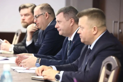 Поезда и авиарейсы в Минск предложил посол Беларуси новосибирцам