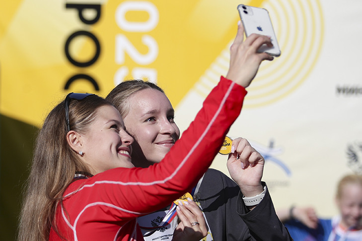 Тысячи жителей Новосибирской области вышли на дистанции «Кросса Нации – 2025»