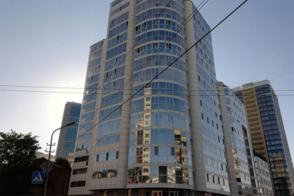 Молодой парень погиб при падении с 9-го этажа в Новосибирске