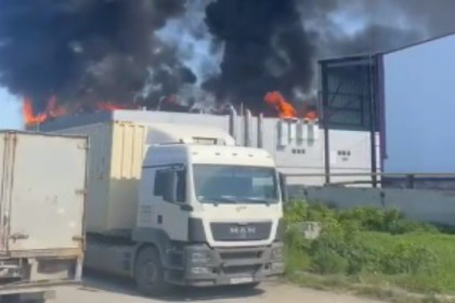 Склад ГСМ горит на Оловозаводской в Новосибирске
