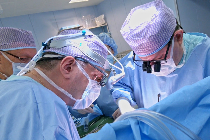 Мальчика с двумя протезами на сердце прооперировали хирурги в Новосибирске