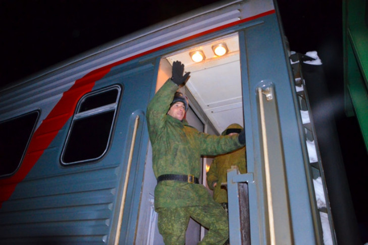 Новая партия мобилизованных новосибирцев отправилась на СВО с военной техникой