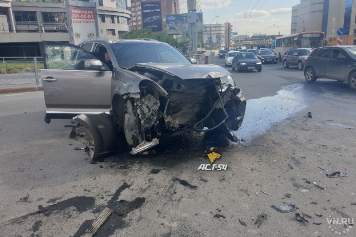 Пассажир Porsche Cayenne пострадал в ДТП на перекрестке Ленина и Димитрова